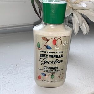 🆕- Bath & Body Works Cozy Vanilla Bourbon Lotion